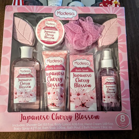 NWOT Bundle of two (2) gift box sets - Picture 11 of 11